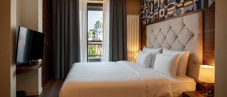 Executive Suite, 1 King Bed | Hypo-allergenic bedding, minibar, in-room safe, individually decorated