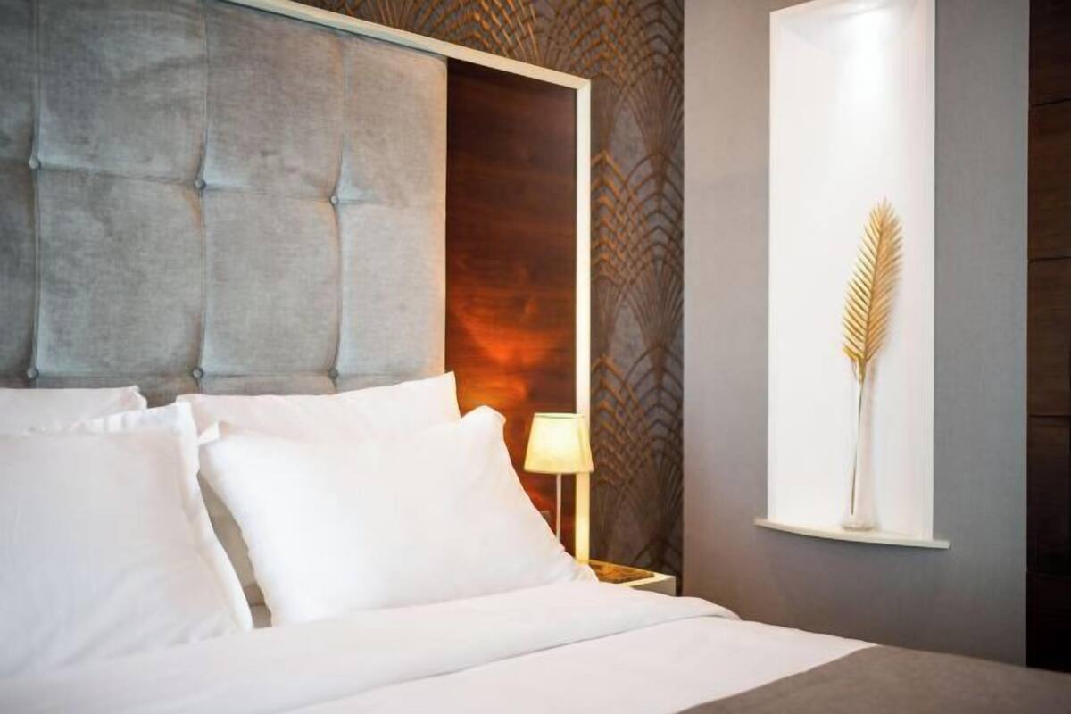 Hypo-allergenic bedding, minibar, in-room safe, individually decorated