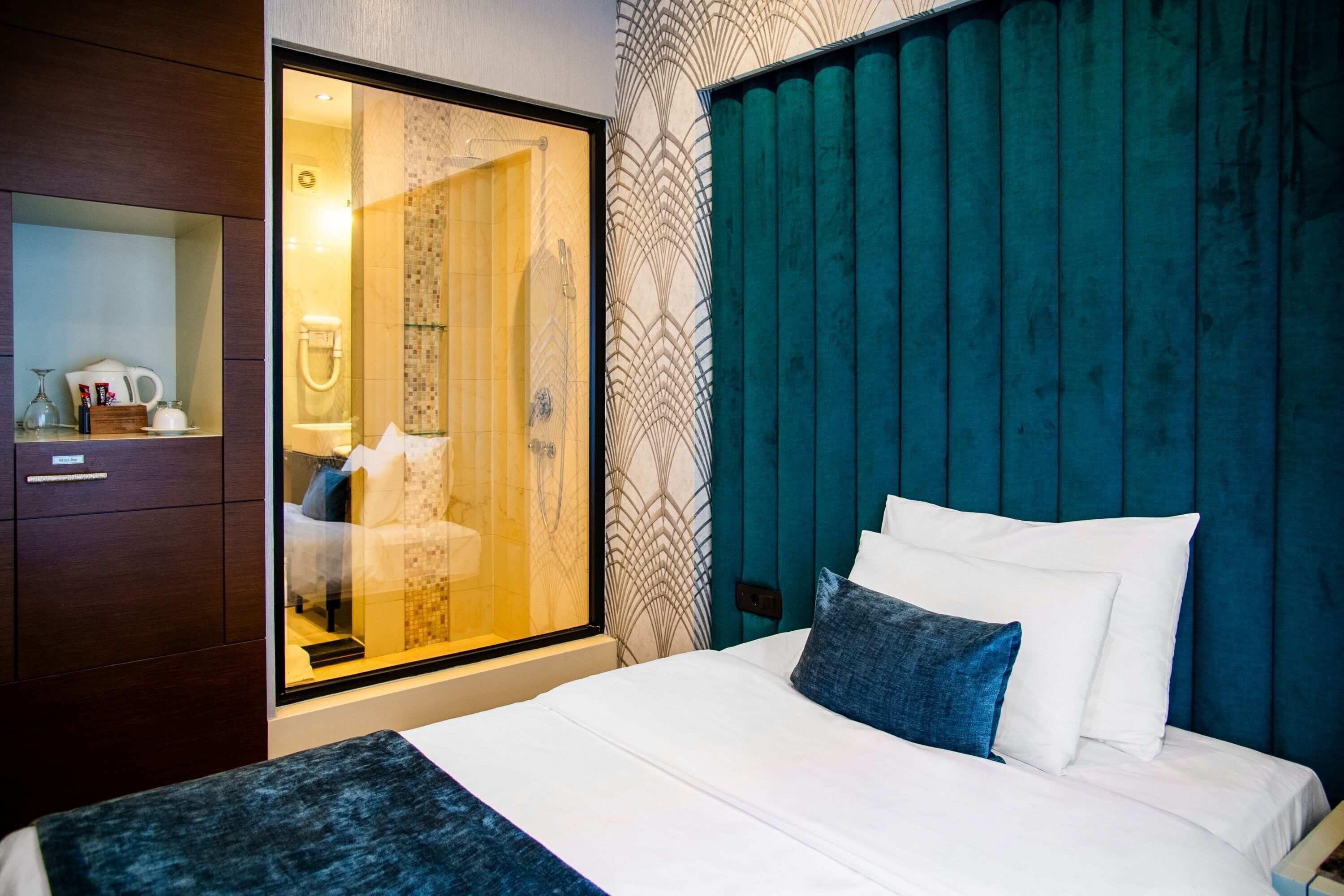 Habitación Deluxe, 1 cama de matrimonio | Ropa de cama hipoalergénica, minibar, caja fuerte