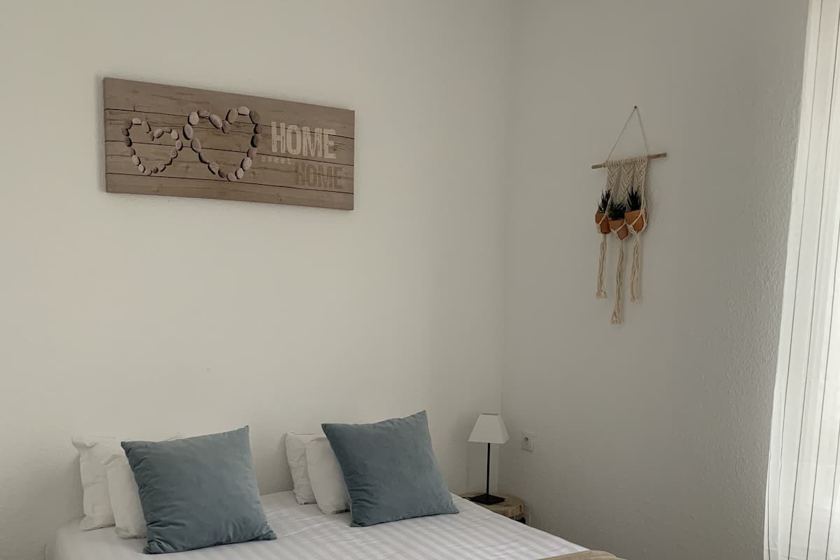 Kamar Double | Brankas, meja kerja, dan Wi-Fi gratis