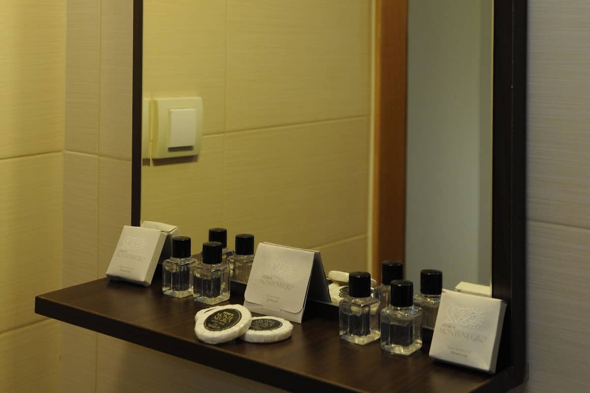 double room | bathroom | shower, hair dryer, towels