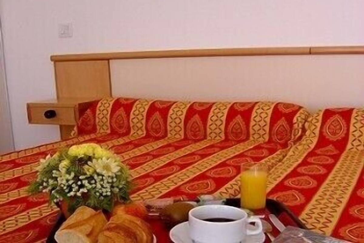 Twin Room | Desk, cribs (free), WiFi (free), individually decorated