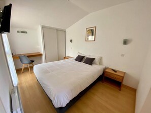 Individually decorated, desk, free cots/infant beds, free WiFi