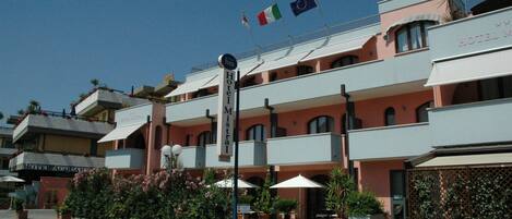 Pintu masuk hartanah