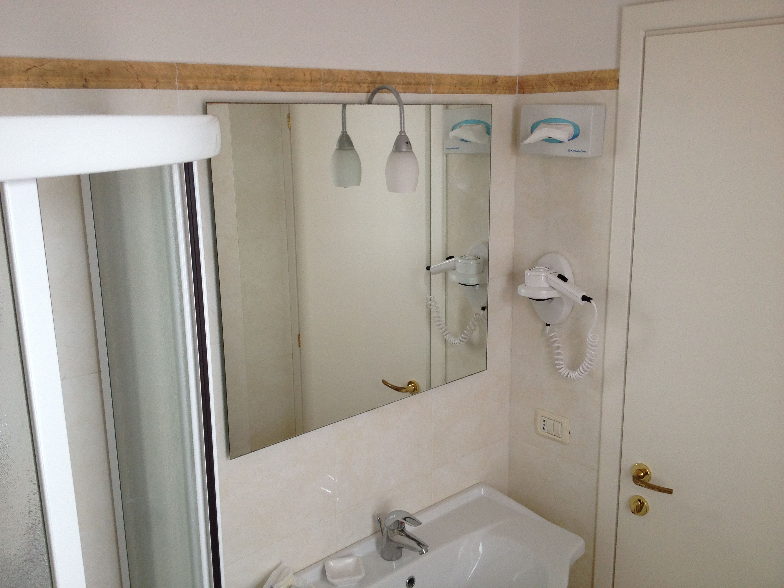 shower, free toiletries, hair dryer, bidet