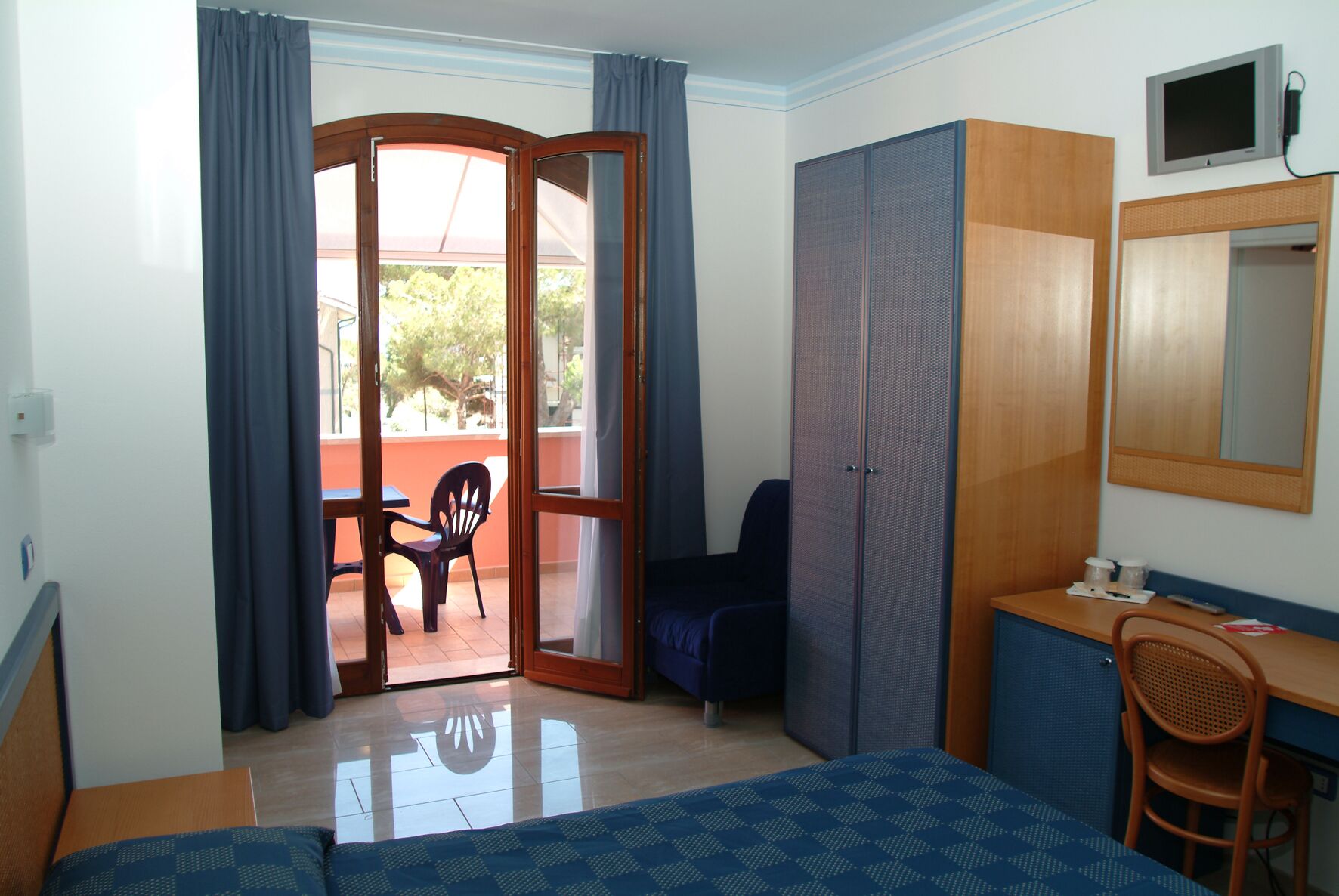 triple room | minibar, in-room safe, desk, soundproofing