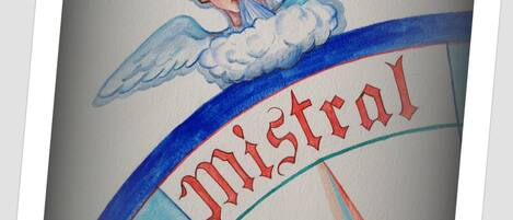 Un cartel con una ilustración de un ángel y la palabra 'mistral' escrita.