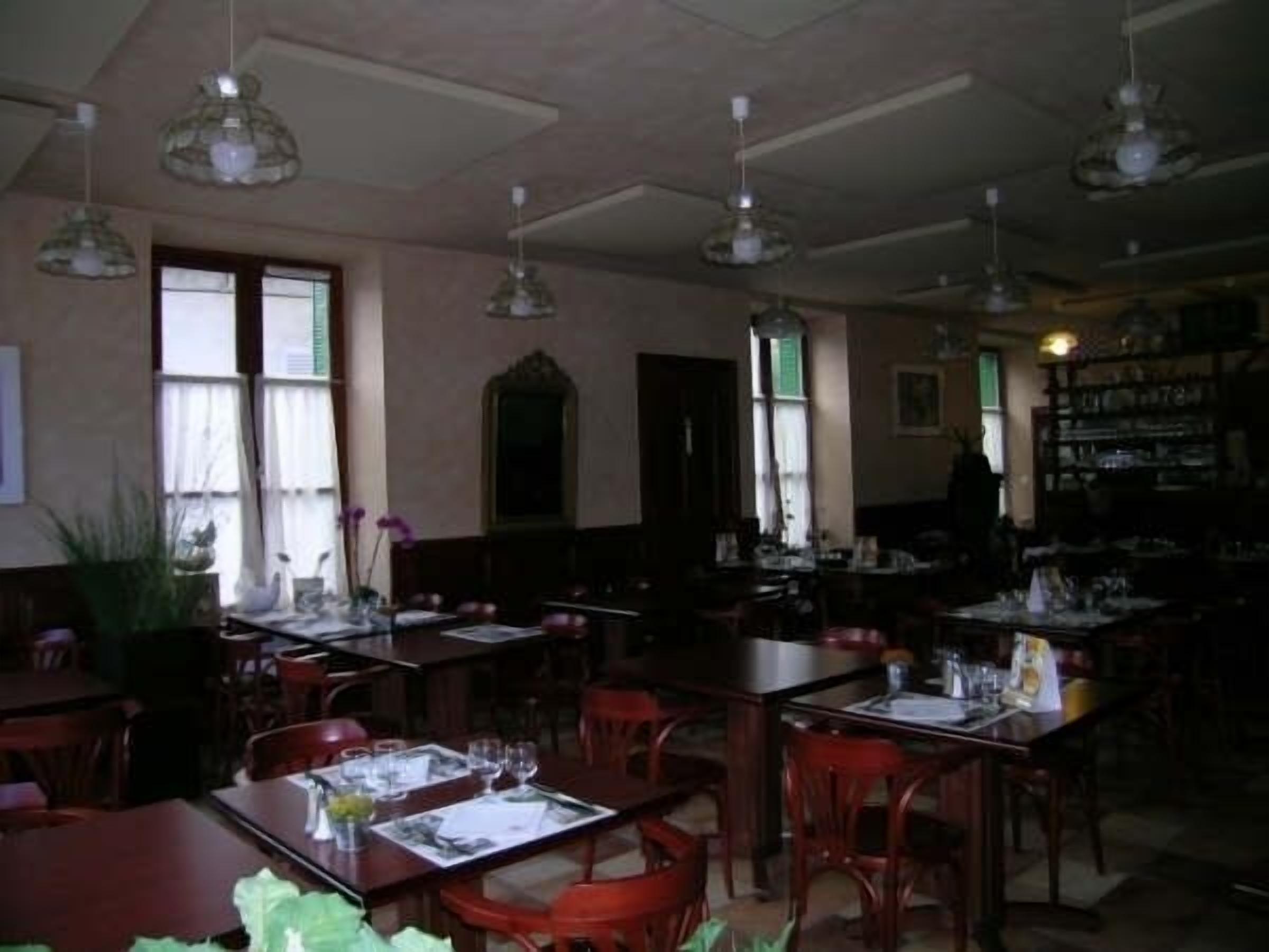 lunch and dinner served, local cuisine