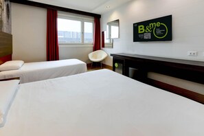 Standard Triple Room, Non Smoking | Down comforters, Select Comfort beds, in-room safe, desk - B&B Hotel Trento (Trento)