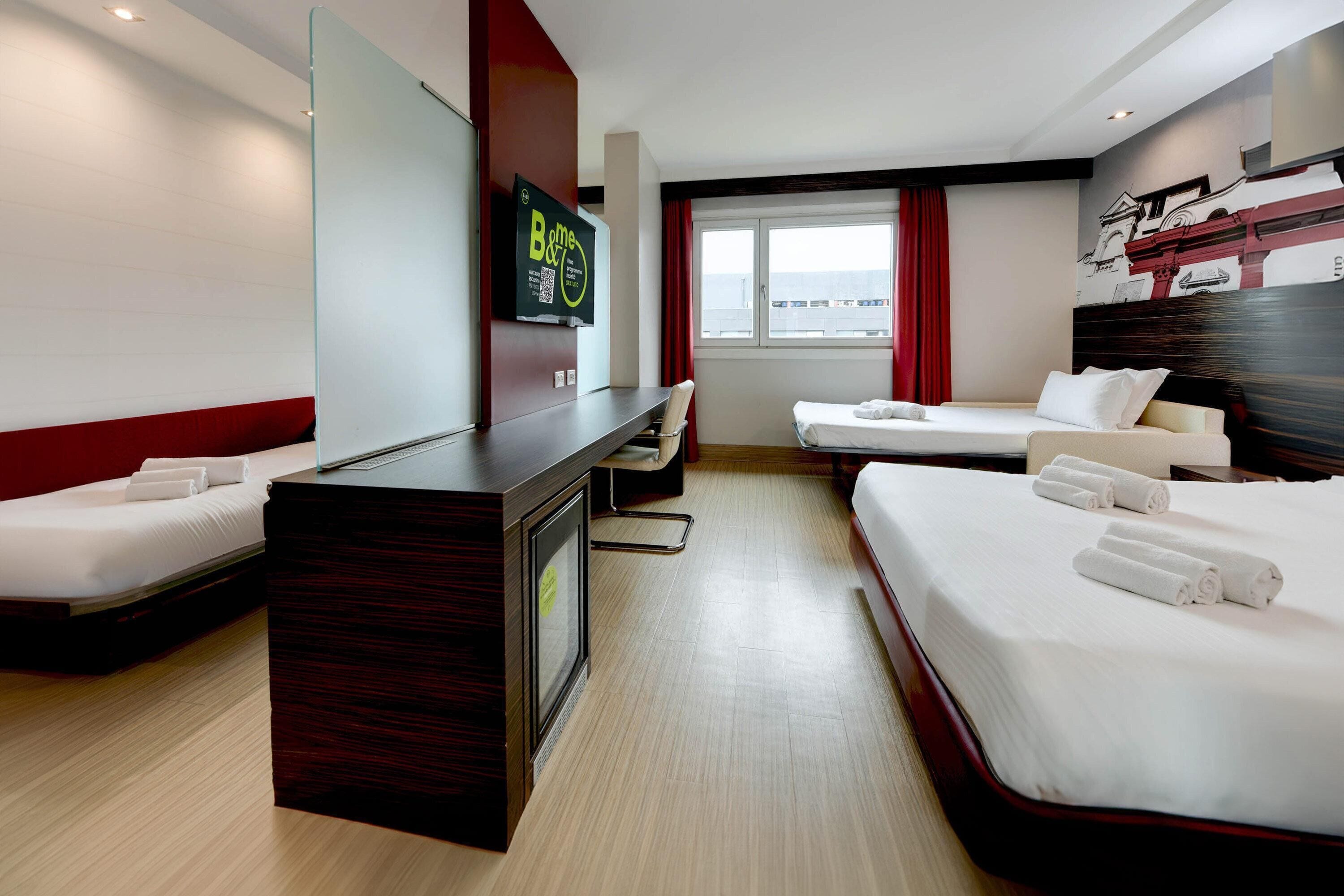 Junior Suite | Down duvets, Select Comfort beds, in-room safe, desk