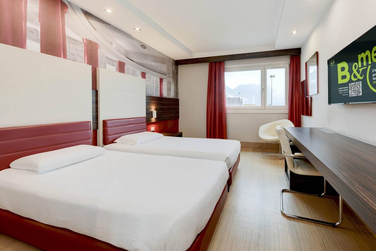 Standard Twin Room, Non Smoking | 1 bedroom, down comforters, Select Comfort beds, in-room safe