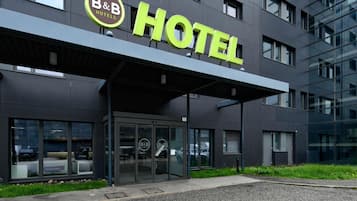 المنشأة من الخارج