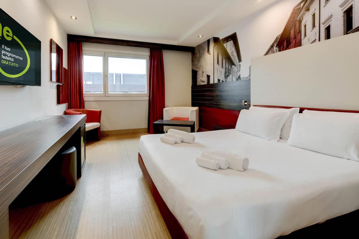 Superior Double Room, Non Smoking | 1 bedroom, down comforters, Select Comfort beds, in-room safe