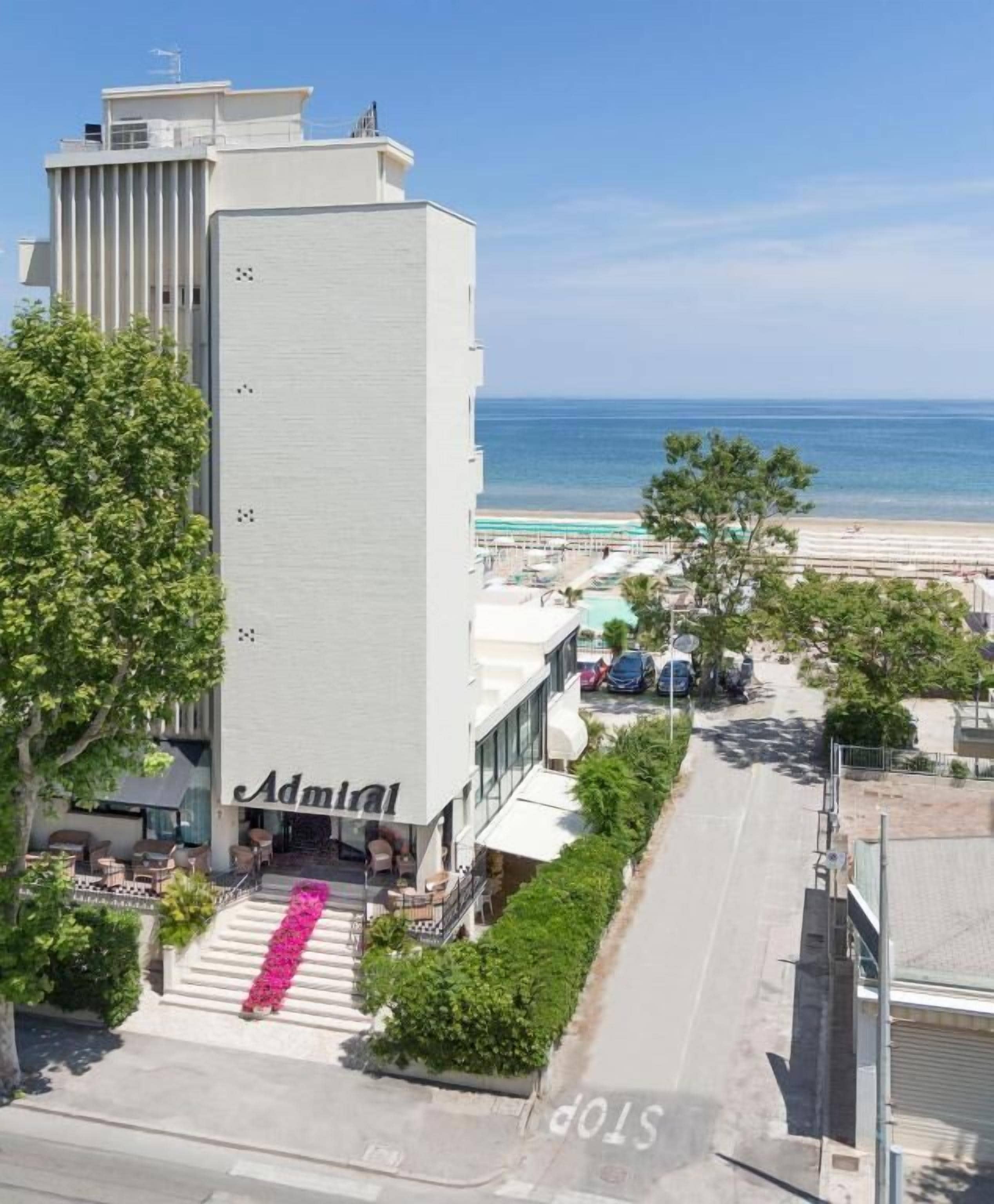Private beach nearby, free beach cabanas, sun-loungers, beach umbrellas