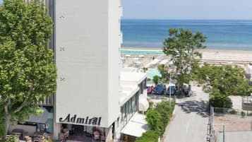 Private beach nearby, free beach cabanas, sun-loungers, beach umbrellas