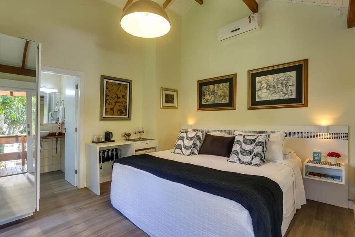 Minibar, in-room safe, blackout curtains, free WiFi