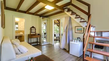 Suite Junior | Frigobar, cofres nos quartos, cortinas blackout, Wi-Fi de cortesia