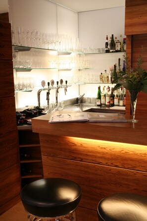 2 Bars/Lounges, Strandbar