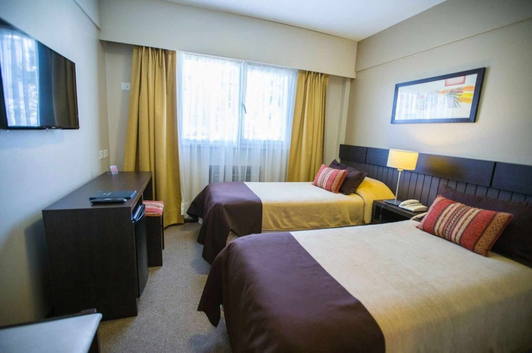 Literie hypoallergénique, minibar, coffres-forts dans les chambres