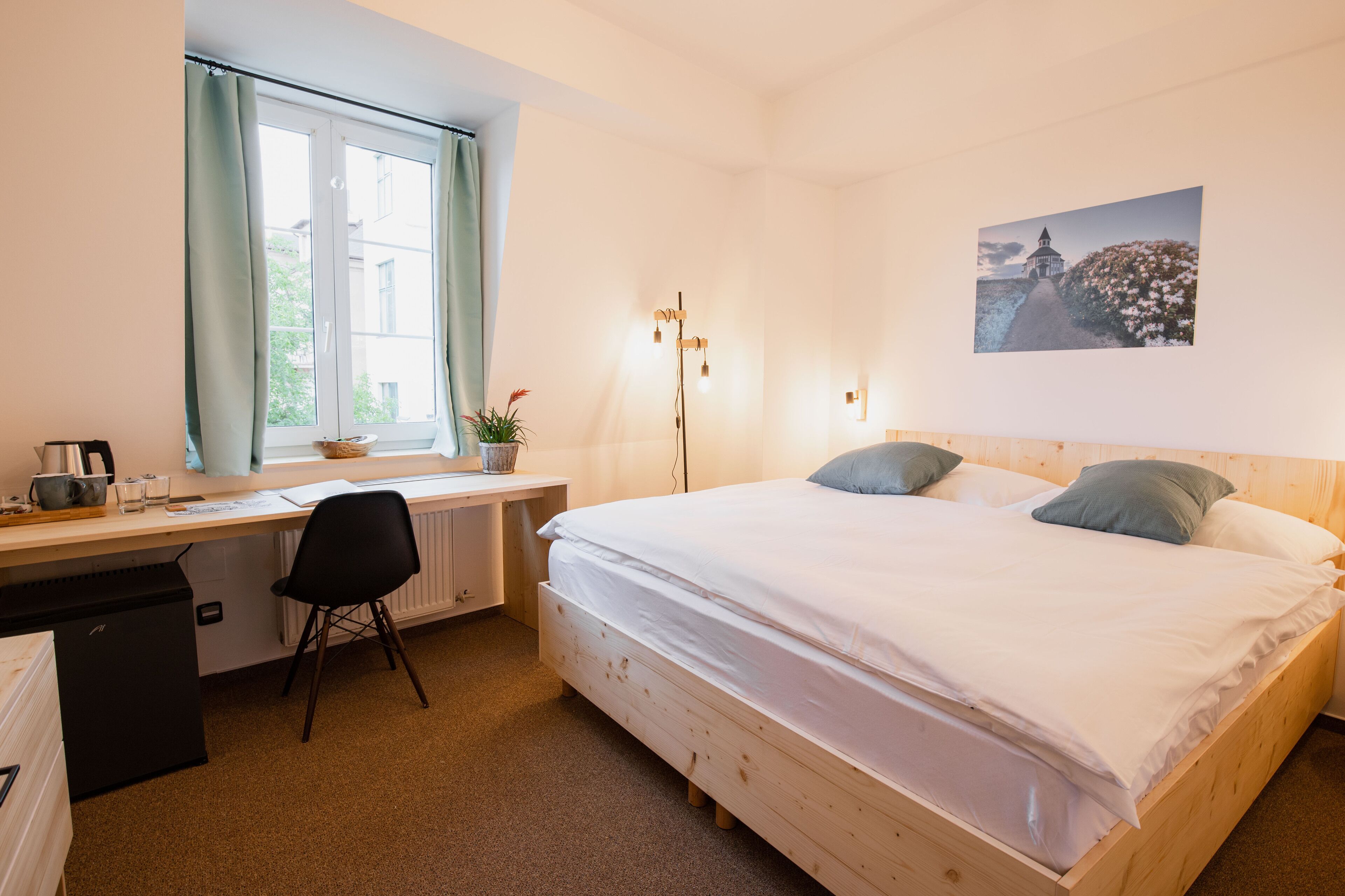 迷你吧、書桌、筆電工作空間、遮光布/窗簾