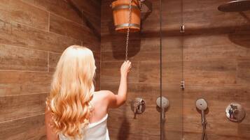 Couples treatment room(s), body treatments, reflexology, massages