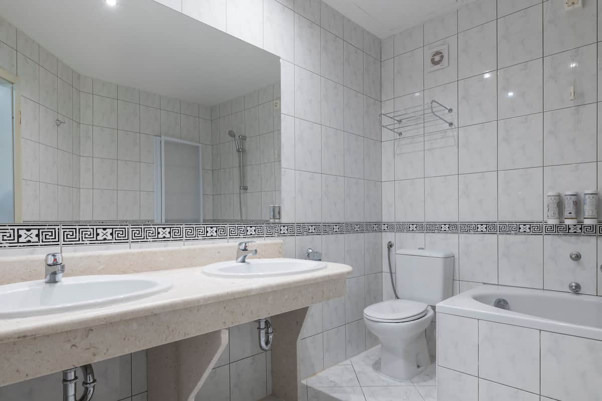 family suite | bathroom | eco-friendly toiletries, hair dryer, towels