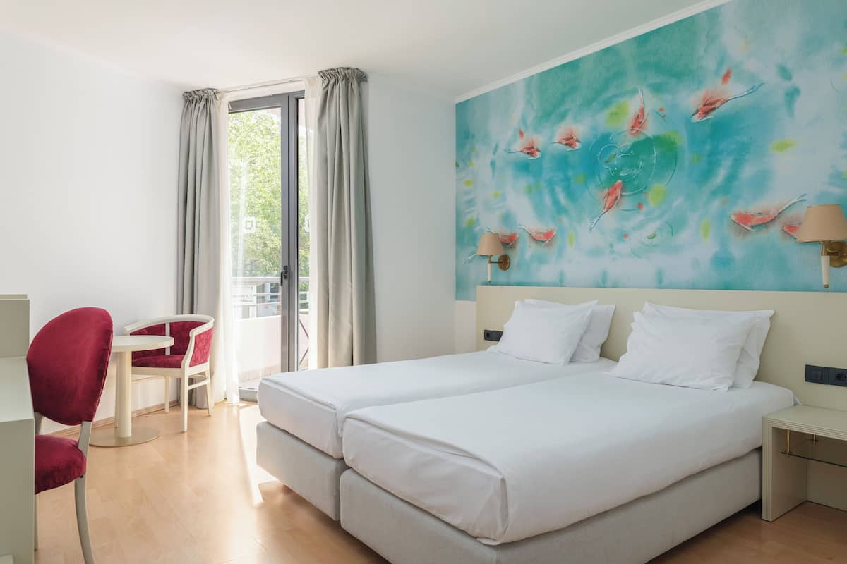 Habitación doble, vista al jardín | 1 habitación y caja de seguridad en la habitación