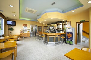 El desayuno cuesta 5 EUR por persona