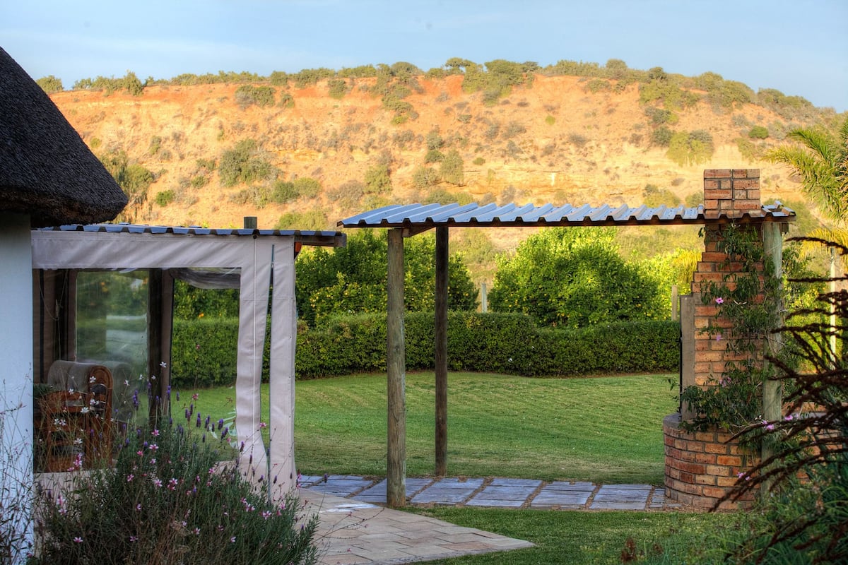 Cottage, 2 Bedrooms, Mountain View (Self Catering) | In-room safe, individually decorated, individually furnished