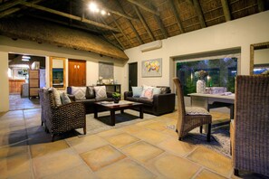 Check-in/check-out kiosk - De Old Drift Guest Farm (Addo)