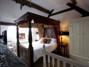 Bureau, fer et planche à repasser, accès au Wi-Fi (inclus)