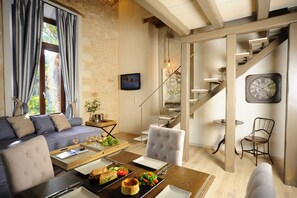 Suite | Living area | TV - Pepi Boutique Hotel - Adults Only (Rethymno)