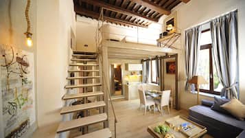 Suite | Living area | TV