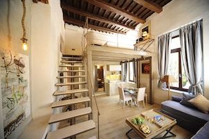 Suite | Living area | TV