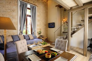 Suite | In-room dining