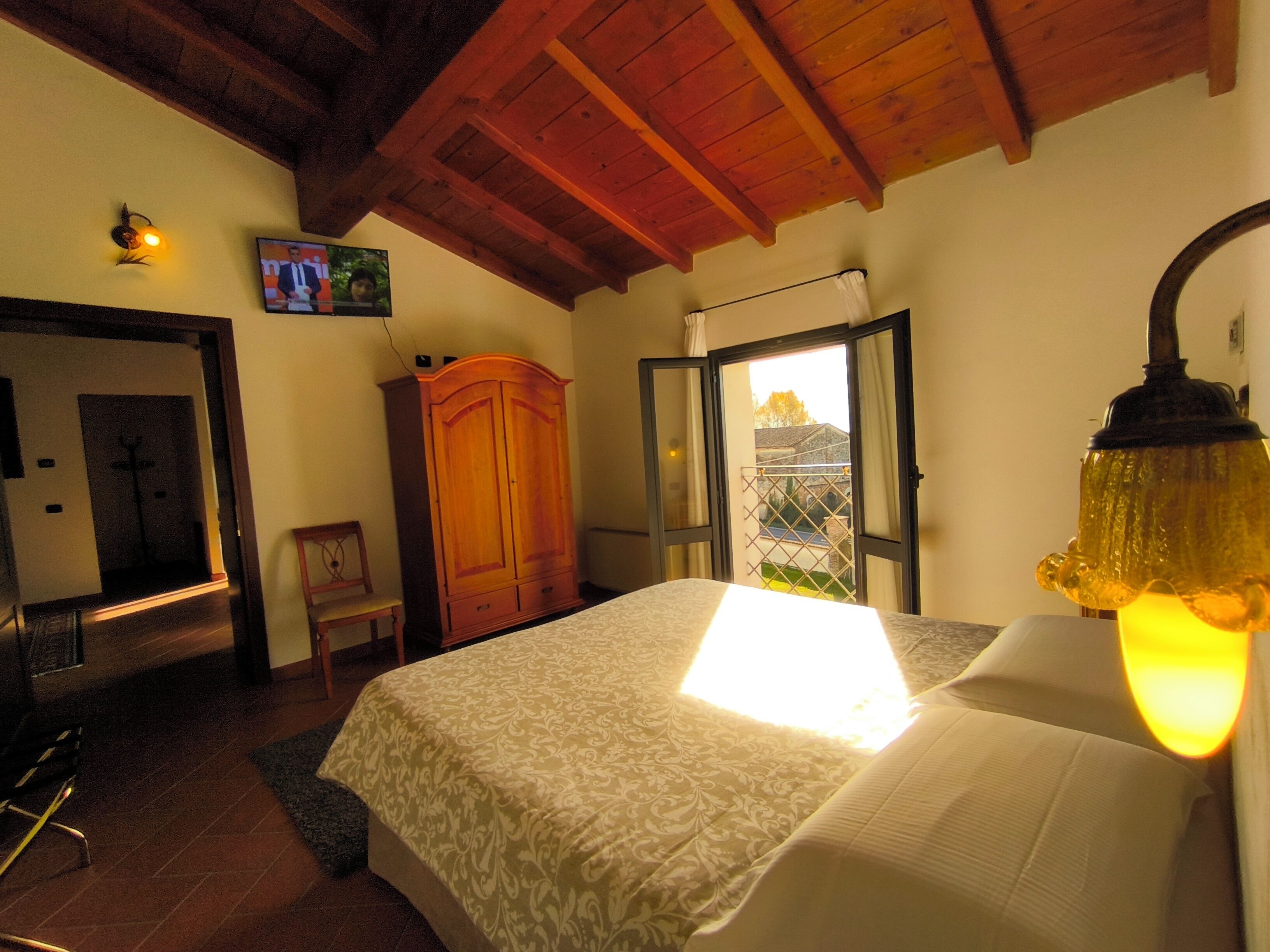 Double Room | Minibar, in-room safe, desk, soundproofing