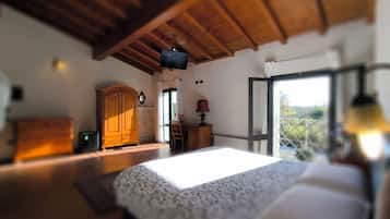 Double Room | Minibar, in-room safe, desk, soundproofing