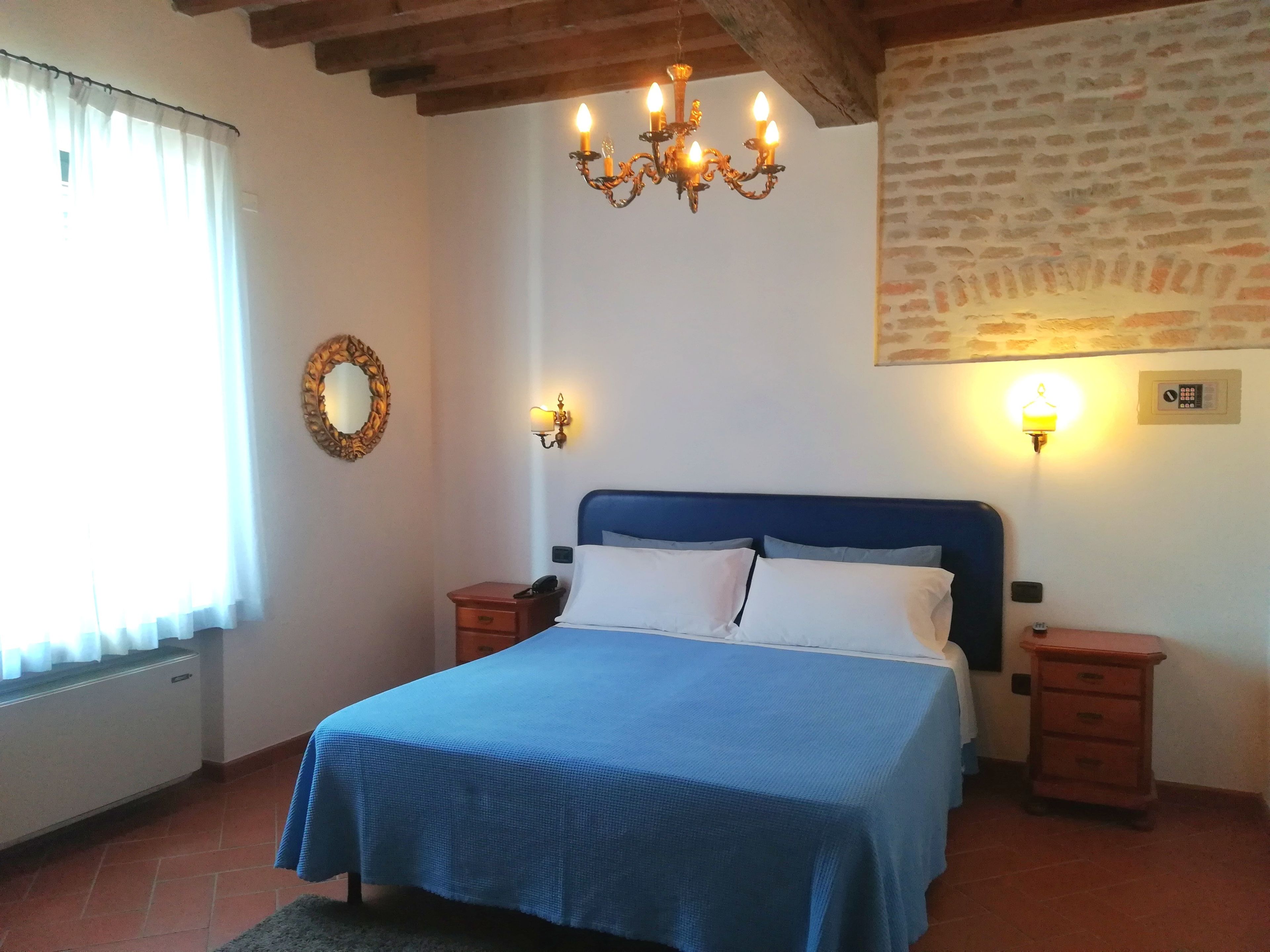 Camera doppia | Minibar, una cassaforte in camera, una scrivania, insonorizzazione