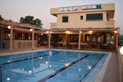 Mesogios Beach Hotel