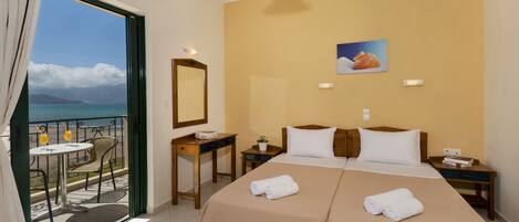 Rom – standard, sjøutsikt | Minibar og wi-fi (inkludert)