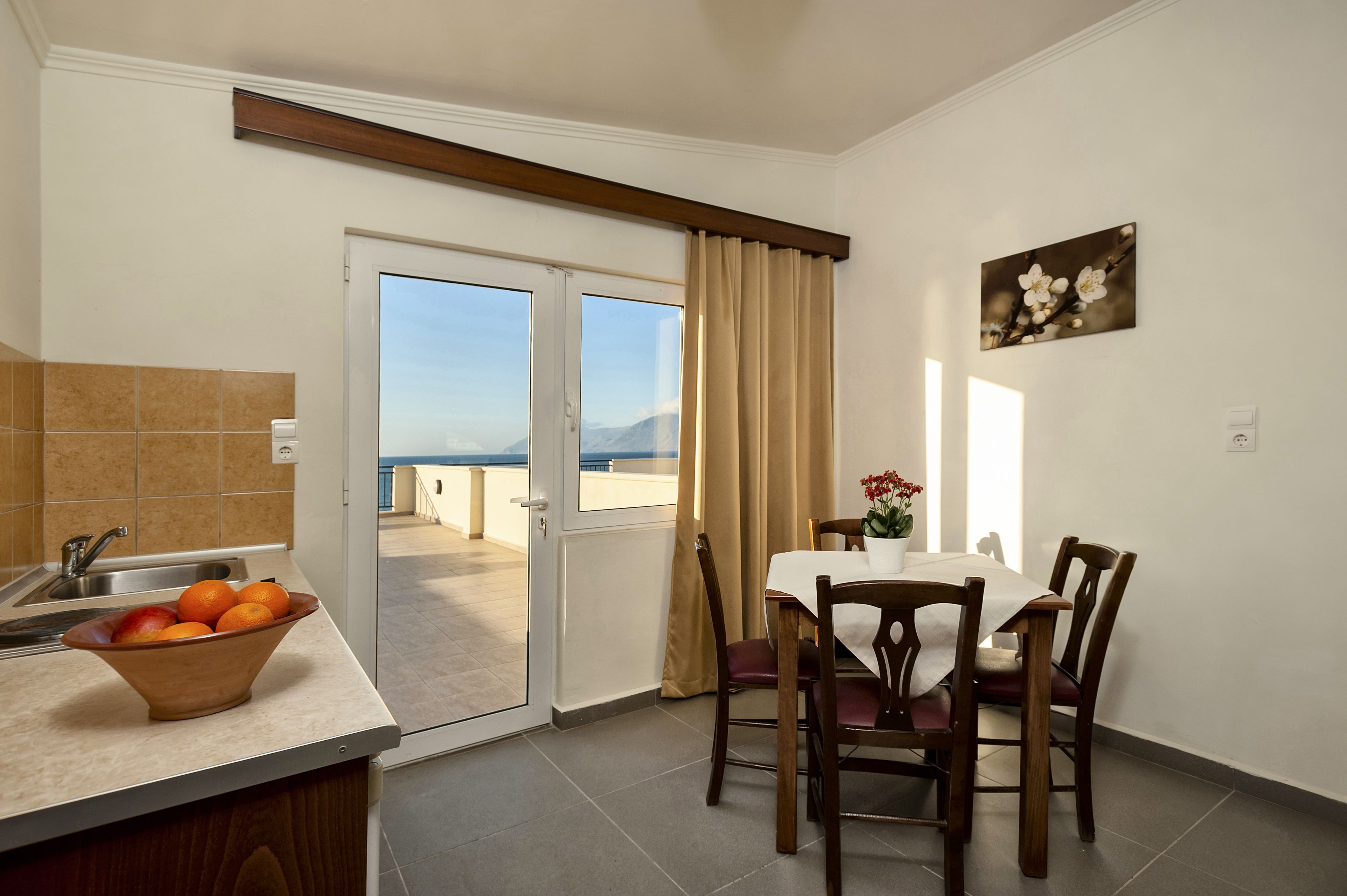 studio, sea view | in-room dining