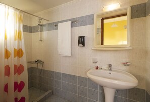 Bathroom - Mesogios Beach Hotel (Kissamos)