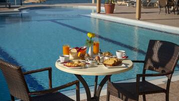 Standard Room, Sea View | Minibar, free WiFi