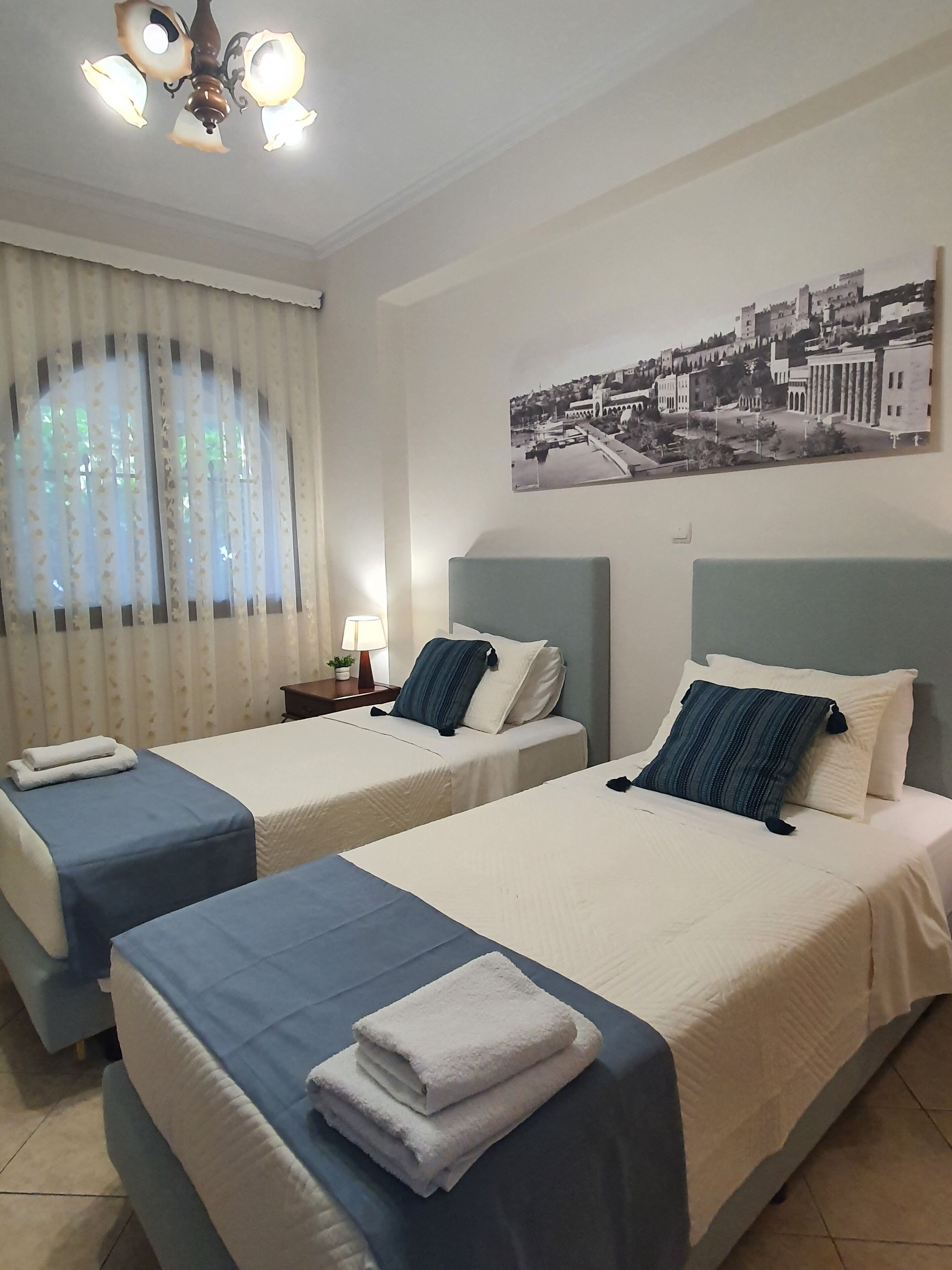Twin Room | Egyptian cotton sheets, premium bedding, pillowtop beds, in-room safe