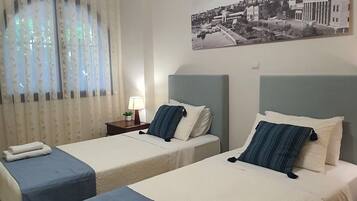 Chambre avec lits jumeaux | Draps en coton égyptien, literie de qualité supérieure, surmatelas