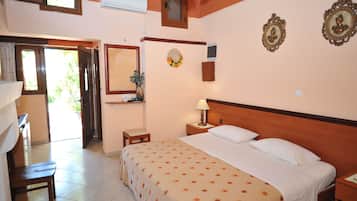 Double Room | Egyptian cotton sheets, premium bedding, pillow-top beds, in-room safe