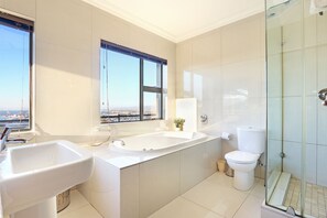 MANDELAS GOLD- 2 BEDROOM 2 BATHAPARTMENT | Biancheria da letto ipoallergenica, materassi in memory foam