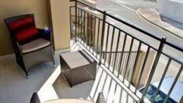 ERICA- 3 BEDROOM / 3 BATHROOM APARTMENT | Balcony