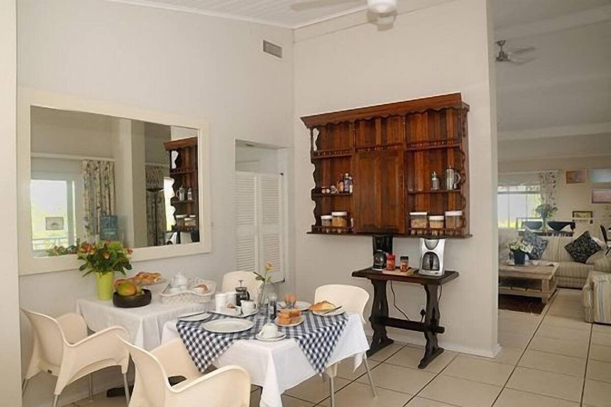 Apartemen Standar (Self Catering) | Makan di kamar