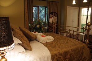 Luxury Suite | Minibar, in-room safe, soundproofing, free WiFi - Northcliff Manor Guest House (Randburg)